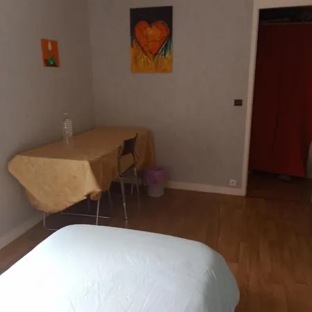 A Louer En Nuite ホームステイ *